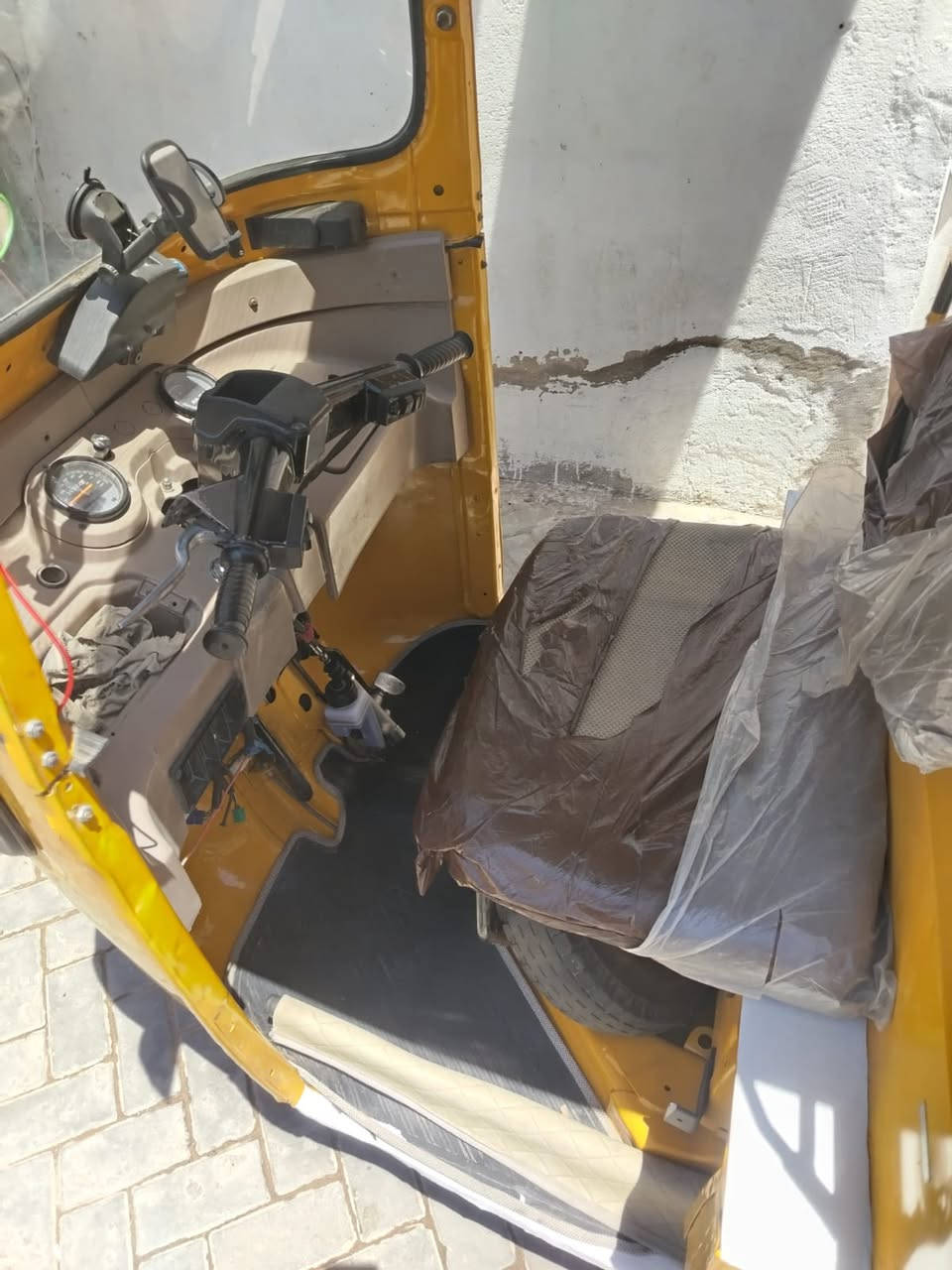 اخوان سلام عليكم تكتك  موديل ١٨رقم وسنويه    معمره تعمير عام وتكتكً نضيفه أريده ٦٢٥٠٠ وبيهه مجال حك الجيه اابيعلك من باب البيت ملاحضه تكتك بيهه بدايت بكن ***********
