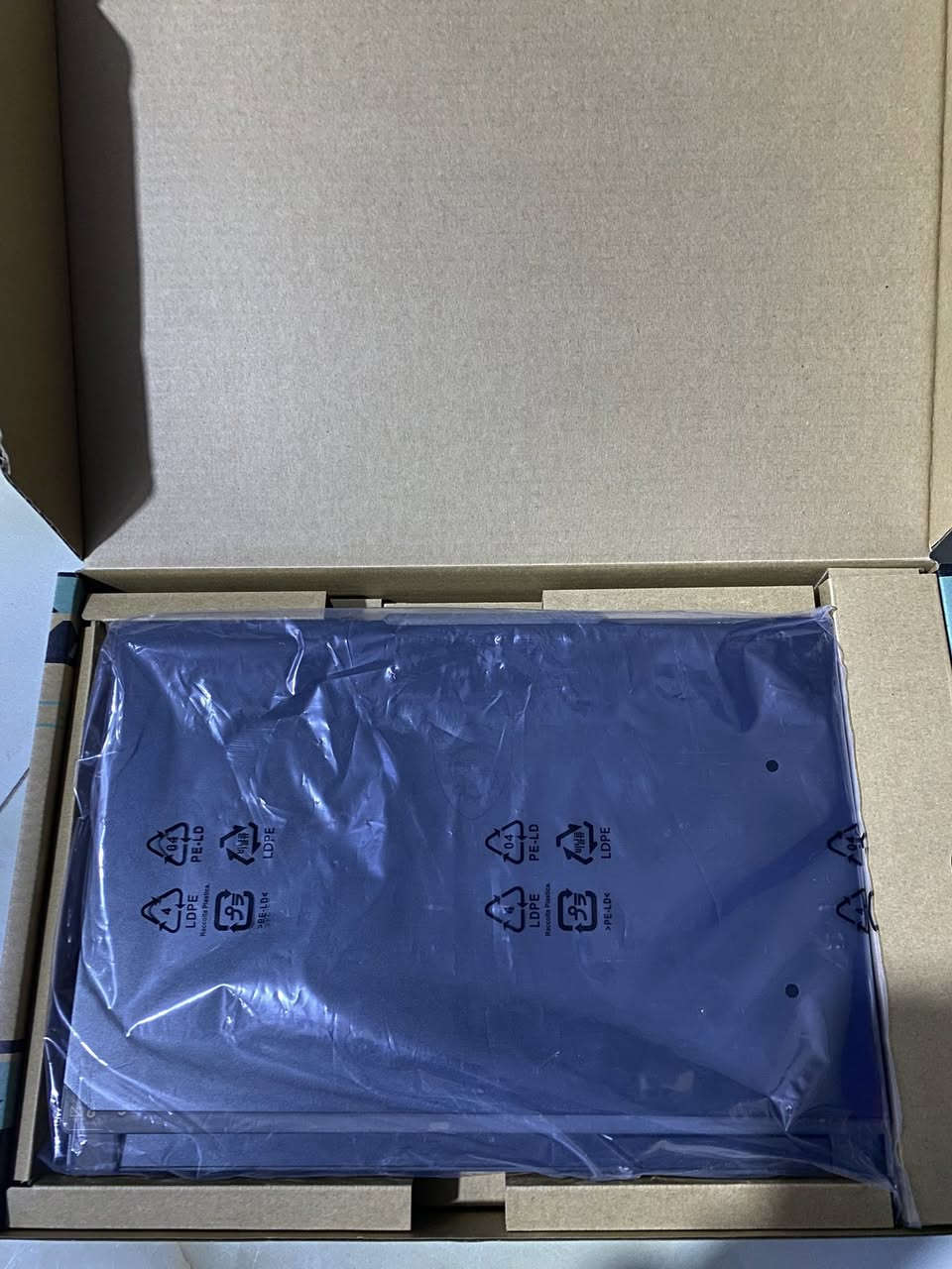 سلام عليكم 
لابتوب كيمنك msi  
اسمه Cyborg 15 A13VF اكتب هذه الاسم يطلعلك مراجعه كامله عنه 
مواصفات 

Translucent Black

15.6", FHD, Anti-Glare, IPS-level, 144hz

5AF

Intel Core i7-13620H Processor

GeForce RTX4060/8GB GDDR6

1TB SSD

DDR5 16GB(8GB*2)

WLAN+BT combo module

Free Dos

US-International

BTY-M492 11.4V 53.5Wh 3 cells

نضافه 99‎%‎ اذا مو 100 
كلش نضيف 
مكاني بابل اكو توصيل 10 الف 
هذه رقمي هم بي وتساب 
***********
سعر مليون و 250 الف وبي مجال قليل
