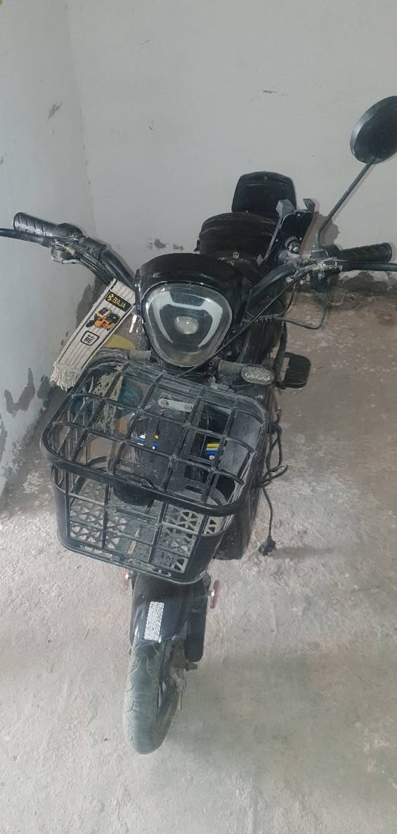 دراجه شحن نضيفه بس التايرات مبنجرات سعر 150هذا رقمي ***********
