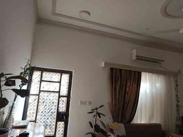 بيت معرفي المساحة 120 متر يحتوي على غرفتين وديوانية وهول كبير مع المطبخ مع مناور عدد /2 بيت بناء جديد المكان التحسينية السعر 85مليون بي مجال قليل ***********
