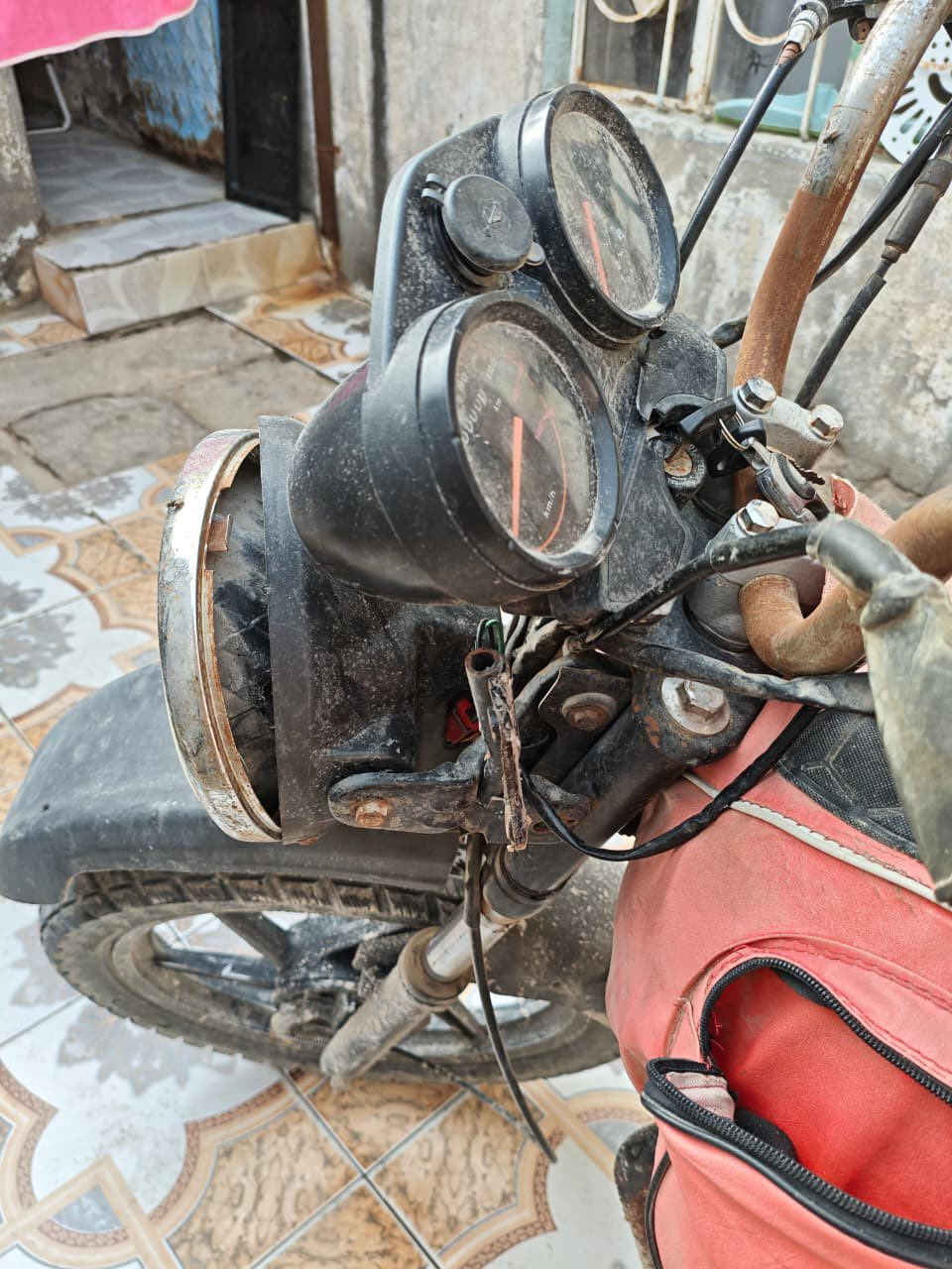 سلام عليكم بوكسر ادوات دراجه جاهزه بس شد عينه ولايت  مكينه بيه خيط تبخير   مكاني بصره سعره 550ببه مجال  رقم ***********
