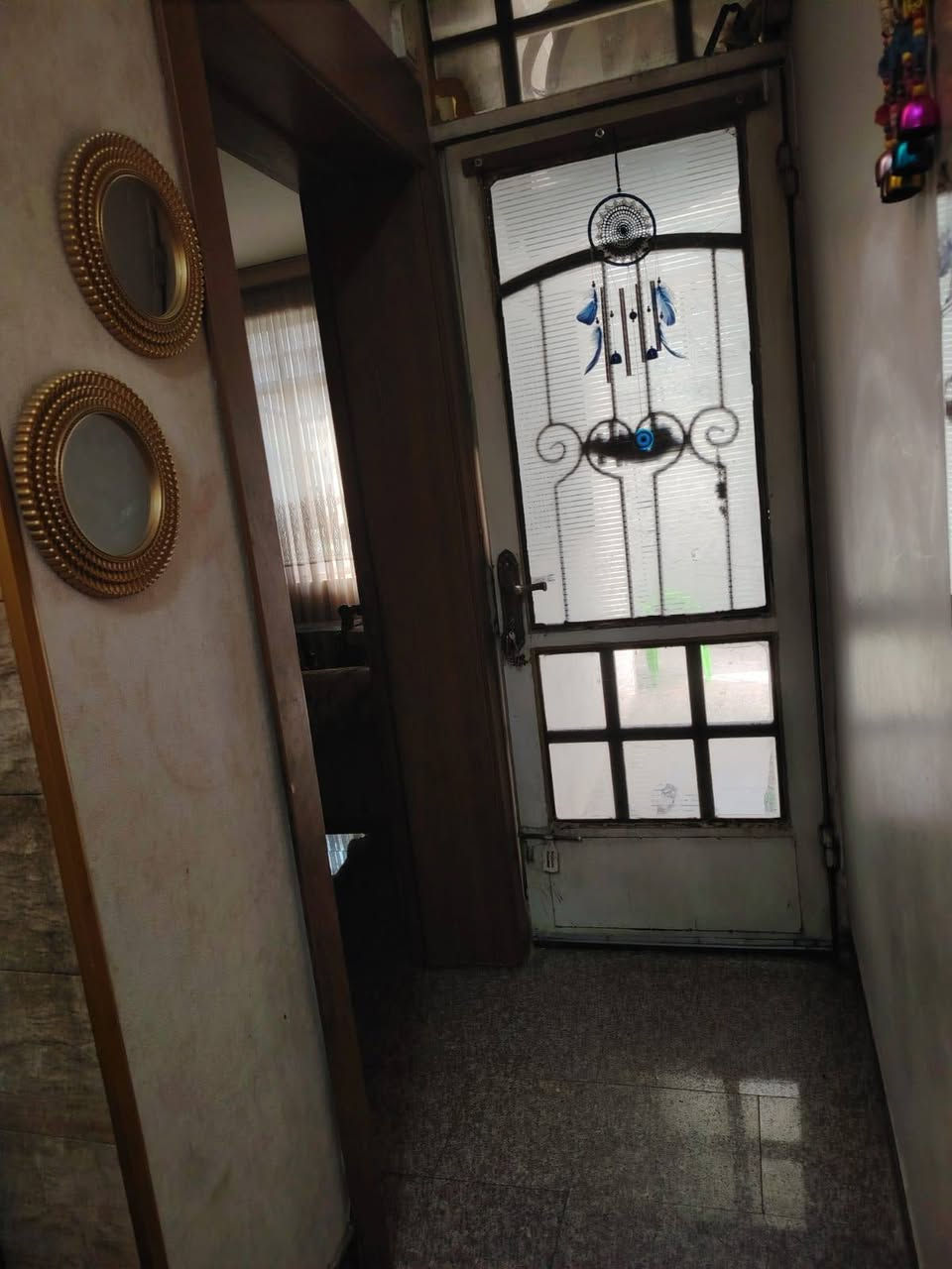 السلام عليكم
بيت  في البنوك ٣١٩ المدراء قرب شارع الكنيسه مساحته 71.5 
واجهة 5.5
الأرضي مدخلين استقبال منفصل و مطبخ وخدمات
طابق ١ غرفتين نوم مع خدمات
طابق ٢ غرفه نوم مع سطح كبير
التواصل على الرقم
***********
