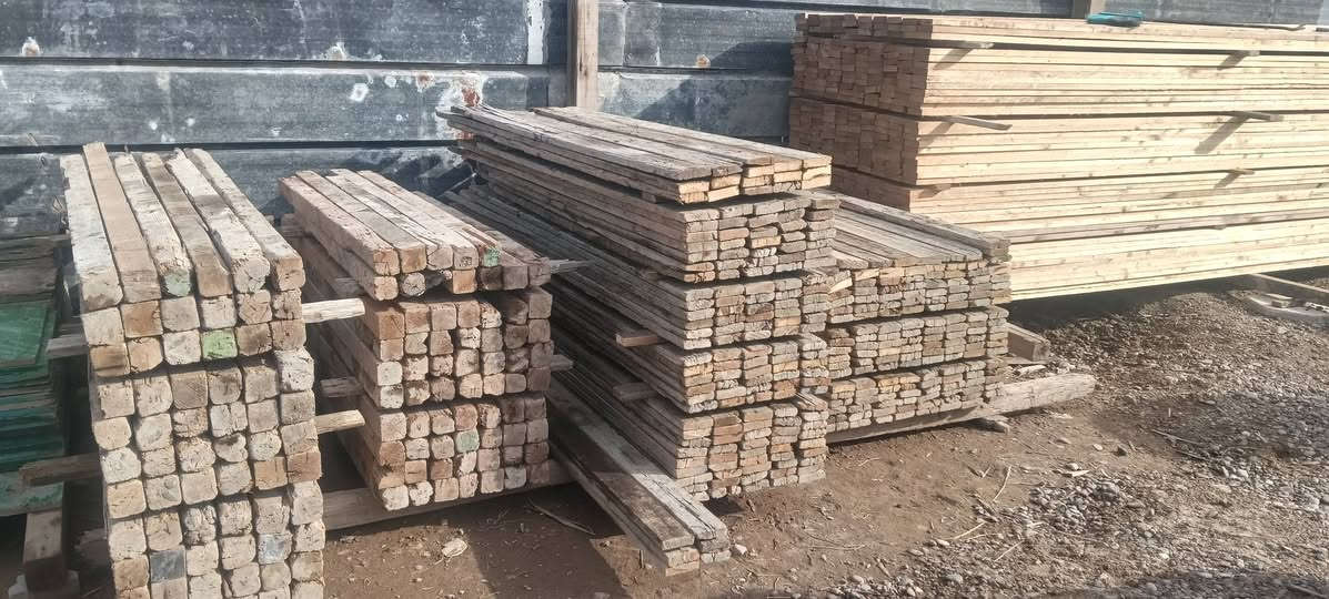 السلام عليكم خشب للبيع جميع القياسات بغداد الحسينيه ***********
