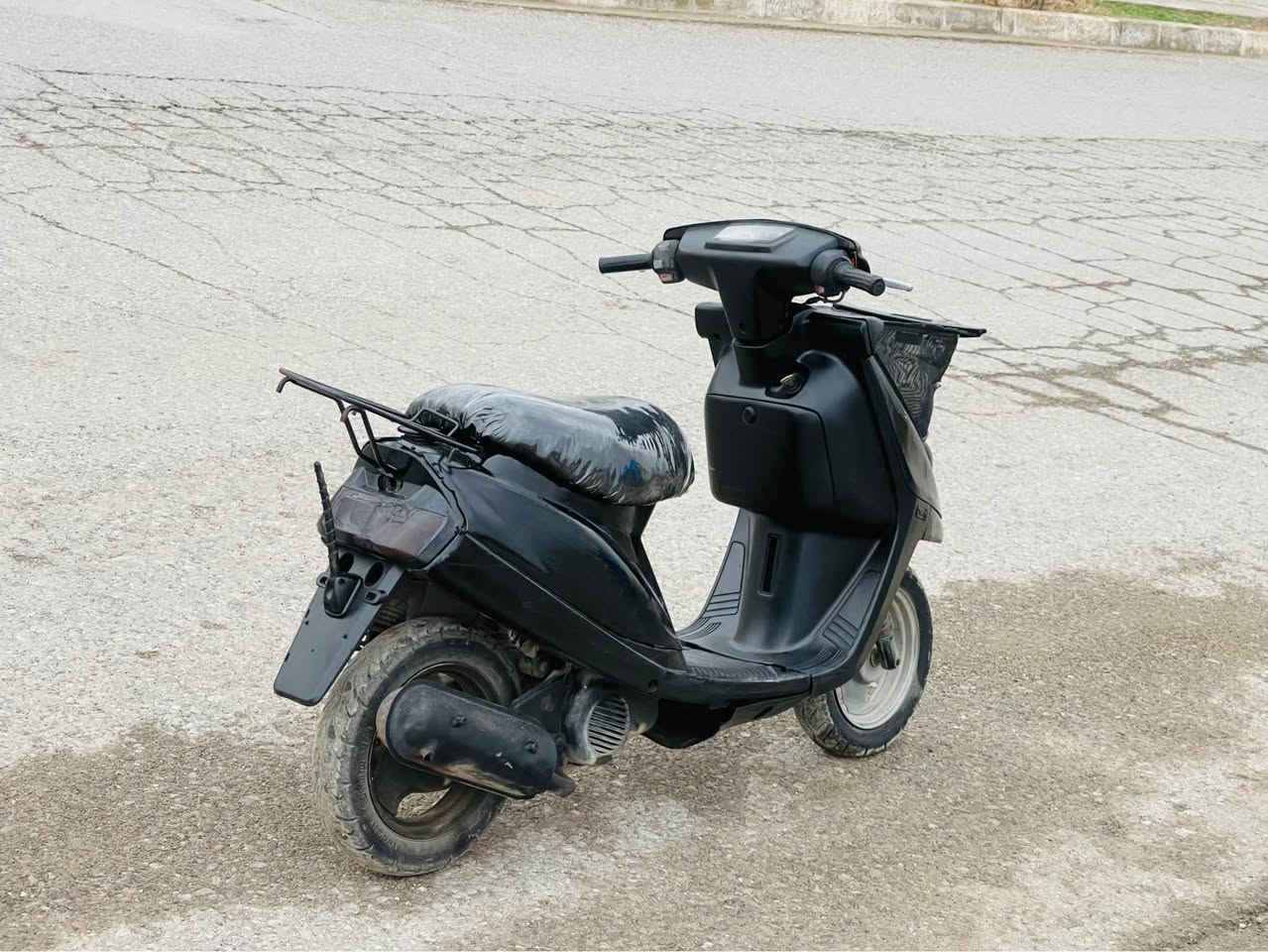 سلام عليكم  
فروشن يان گورينه وه به شتيك به دلم بيت 

مانتورى ياماهاى يابانى لوك 
گيچ بچوك
سةلة بچوك
هةموو شتى بلادي 
سلف ايش دكا 
كابريتة بلادي
ماتوره كه. بي كيشه يه به شه رتي مه كينه و دارو به رذي 
مانتورةكة لوكة هيج نوقستانى نية هةمووى بة شةرت موشتةرى نامة بنيرا يان تلةفون  بكه 
سحري خوار هه مو بازار 250هه زار 
شوين كويه
(***********) كويسينجاك, أربيل
