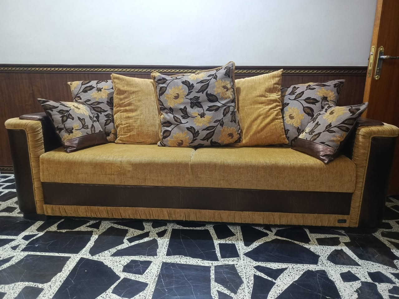 سلام عليكم
مكلف بالنشر

تخم قنفات للبيع نضيف 

يرهم نقد ويرهم اقساط

***********
