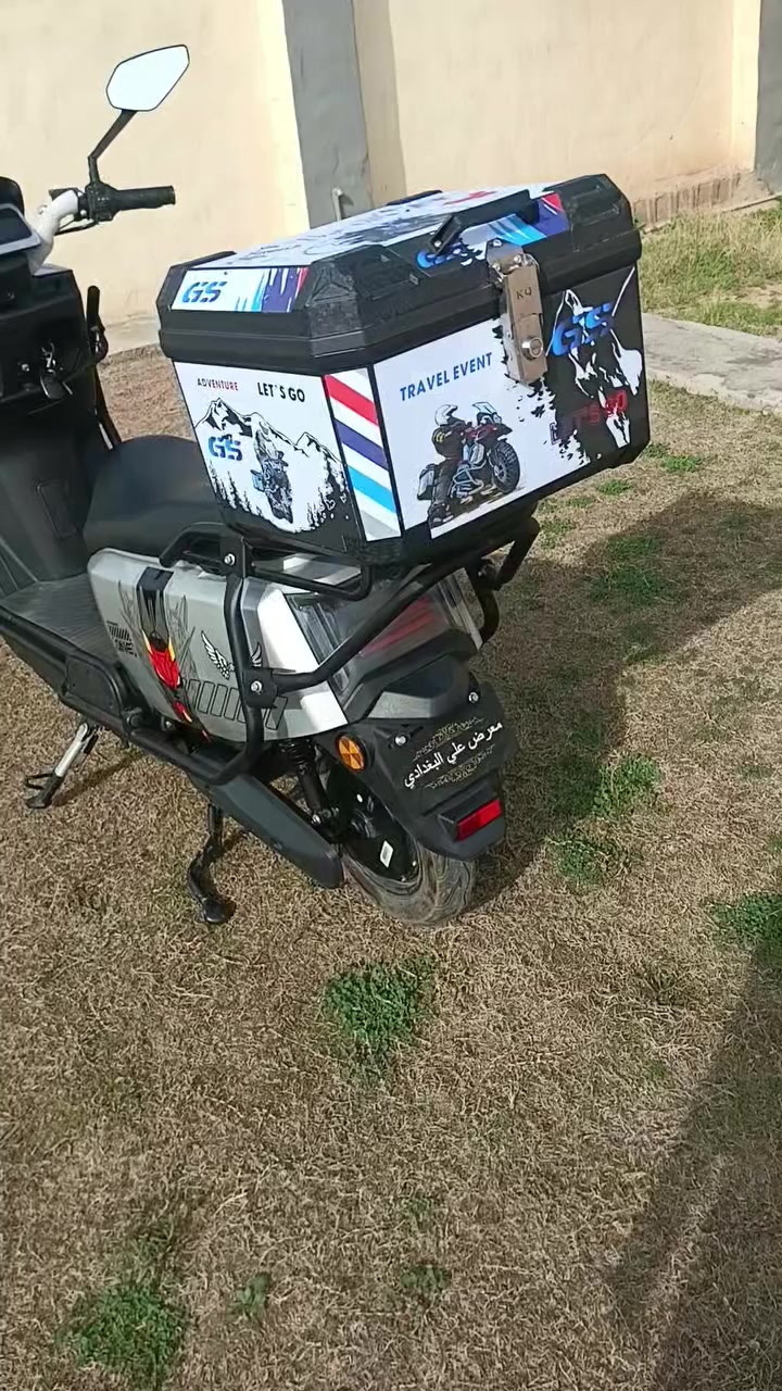 السلام عليكم: دراجة شحن HIS مستعمل شهرين نظيفة، مستعجل على بيعتها مكاني تكريت البوعجيل
المواصفات معروفة ما راح اشرحها كلهة: 

6 بطاريات كرافين 2026 جديدة تمشيك علـ سرعة الثالثة 50 كيلو

 4 تبديلات السرعة 85 حقيقي 

بيها R للرجوع،  وبصمتين و سويجين،  أشاير يمنة يسرة كله شغال، 

مع الشاحن الأصلي من شركة HIS

الدراجة ماشية 350 كيلوا فقط، ملاحظة العداد يقرة كل 500 متر كيلو 

جنطة تحت الكشن و جنطة حجم 50 GS اصلية، + وياها هدية چادر مطري

السعر: 950 وبيها مجال قليل جداً حگ الجية

 الرقم *********** مراسلة واتساب فقط
 او ادخلي خاص
