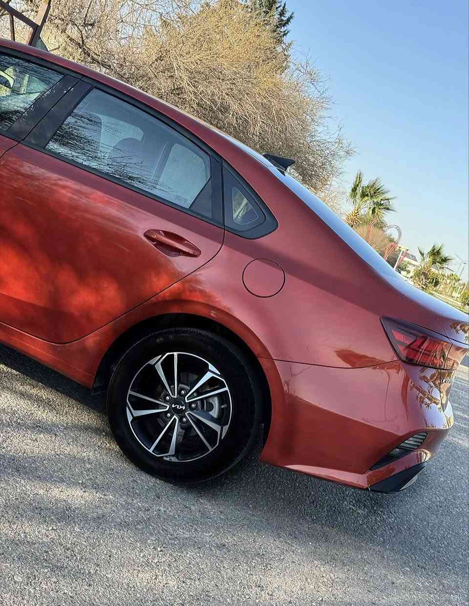 سلام عليكم للبيع
فورتي رقم اربيل 
موديل 2024
ماشي 23 الف
محرك 2000 دوش المرغوب
موصفات  LX
شاشه كبيره
كاميرا  وكاربلي
رادارات اماميه وجانبيه
تحديد سرعة وتحديد مسار
 3 انضمه قيادة 
ويل كروم
سياره جديده وضرر بابين صبغ فقط 
بدون دواخل
وسعر  149 ورقة 
***********
