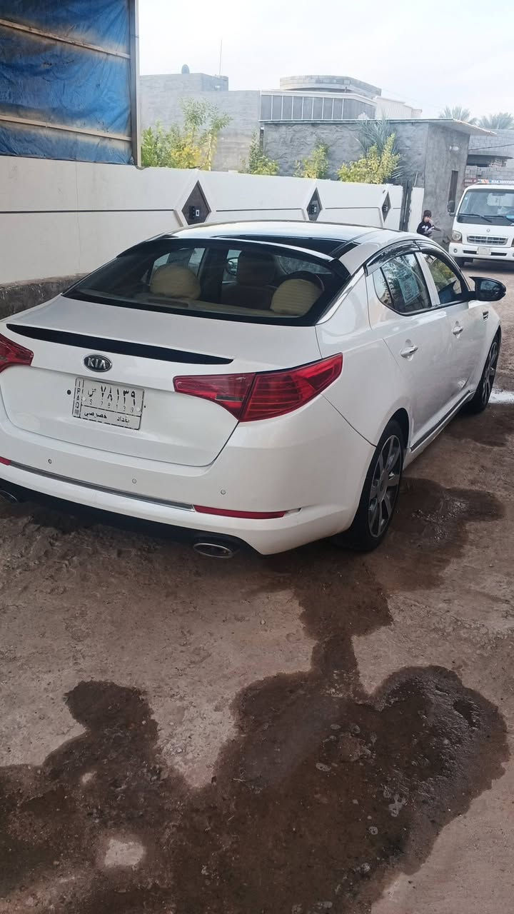 السلام عليكم 
اوبتيما موديل 2011 رقم بغداد محرك2400دوش سياره فول مواصفات بنرامه كشنات كهربائيه مري شفط سياره بيها جاملغ مبدل الايمن الامامي وبيها رشه بالبنيد الجهة اليمنى:السعر 135وبيها مجال 
العنوان الرمادي -حصيبه الشرقيه 
***********
