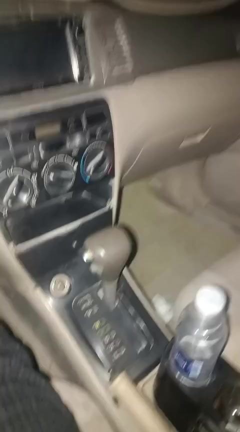 سياره كورلا للبيع موديل 2004 مكينه و كير و مشط و منظومة تبريد كفالة سياره سياره متجاية صفحة  سعر 50 بيها مجال*********** مكان بصرة
