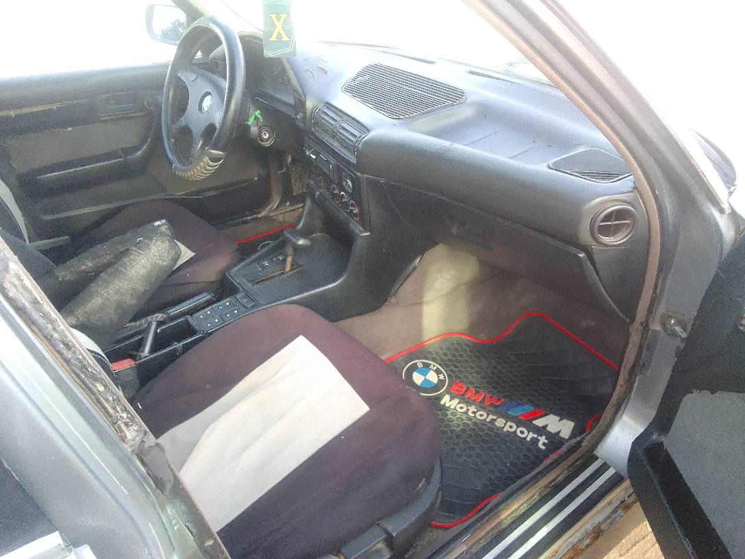 سياره بي ام دبليو 1992  تحويل ثاني يوم مكينه وكير مسكر جدد شرط حداديه 100/100 كهربائيات كله شغاله مكفوله من الضربه القويه والعيب الشرعي  سعر 45 وبيه مجال للبيع او مراوس حسب القناقه مكان ناصريه مركز *********** ناصرية, ذي قار
