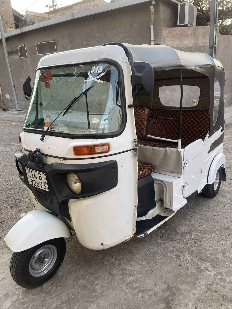 باجات للبيع مديل ٢٢  بسمي  تحويل ثاني يوم رقم انكليزي محرك كفاله مبدل فقط ولفات والبدي شوفه العين تكتك حلوه نضيفه ماناقصها شي كبل للشارع مسجل لايت زنون عالي ناصي كهربائيه كلها شغاله سعرها 6600 وبيها مجال للشراي مكاني البصرة المعقل الابله شارع البلم وهاذ رقمي بي واتساب ***********
