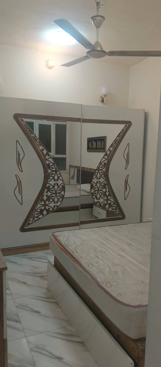 بيت البيع ٥٠متر  العنوان البوبيات عمود ٥٠يم اسواق العائله البيت مع اثاث بنات ٢٠٢٦اثاث هم ٢٠٢٦كامل البيت من كلشي مياء مجاري بيت مرتب حلو بس صاحبه يريد يسافر سعره حلو مكانه ٥دقايق سياره ٧دقايق درجه عن الحرم الشريف *********** البيت يحتولي على غرفتين غرفه ٦في ٤ثانيه ٤في ٣وانص مع مجمع صحيات صاله ٦في ٤مع مطبخ ٤في ٣وانص مع منور ٢في ٢حمام ارضي ٢في ٢
