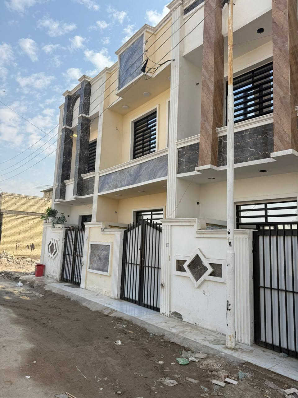 جديد جديد جديد💖👋
يوفر لكم ابو خليل واولاده انسب العقارات تلكوها فد
ي داخل المركز المدينة 
العنوان  الدوره ابو دشير خط النفط
 بيت🏡 60 متر بناء جديد طابقين مع سطح 2026 
يتكون من 3 غرف نوم وصاله ومطبخ وملحقاته
طابو زراعي سند 25 شرط تتكاتب ويه ابو كاع اصلي 
السعر ب 70 وبي مجال 
للتواصل ***********
