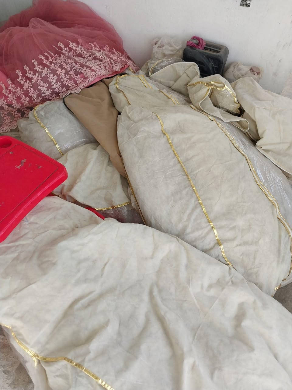 بدلة عروس كلش نظيفات عندي ١٠ قطع تكدر تشتري وتنطيه ايجار ابيعه رخيص اذا احد يريده يتفضل خاص كركوك, العراق


**إذا كنت صاحب هذا الإعلان وتريد حذفه لأي سبب، رجاءا أرسل رسالة إلى الدعم الفني**