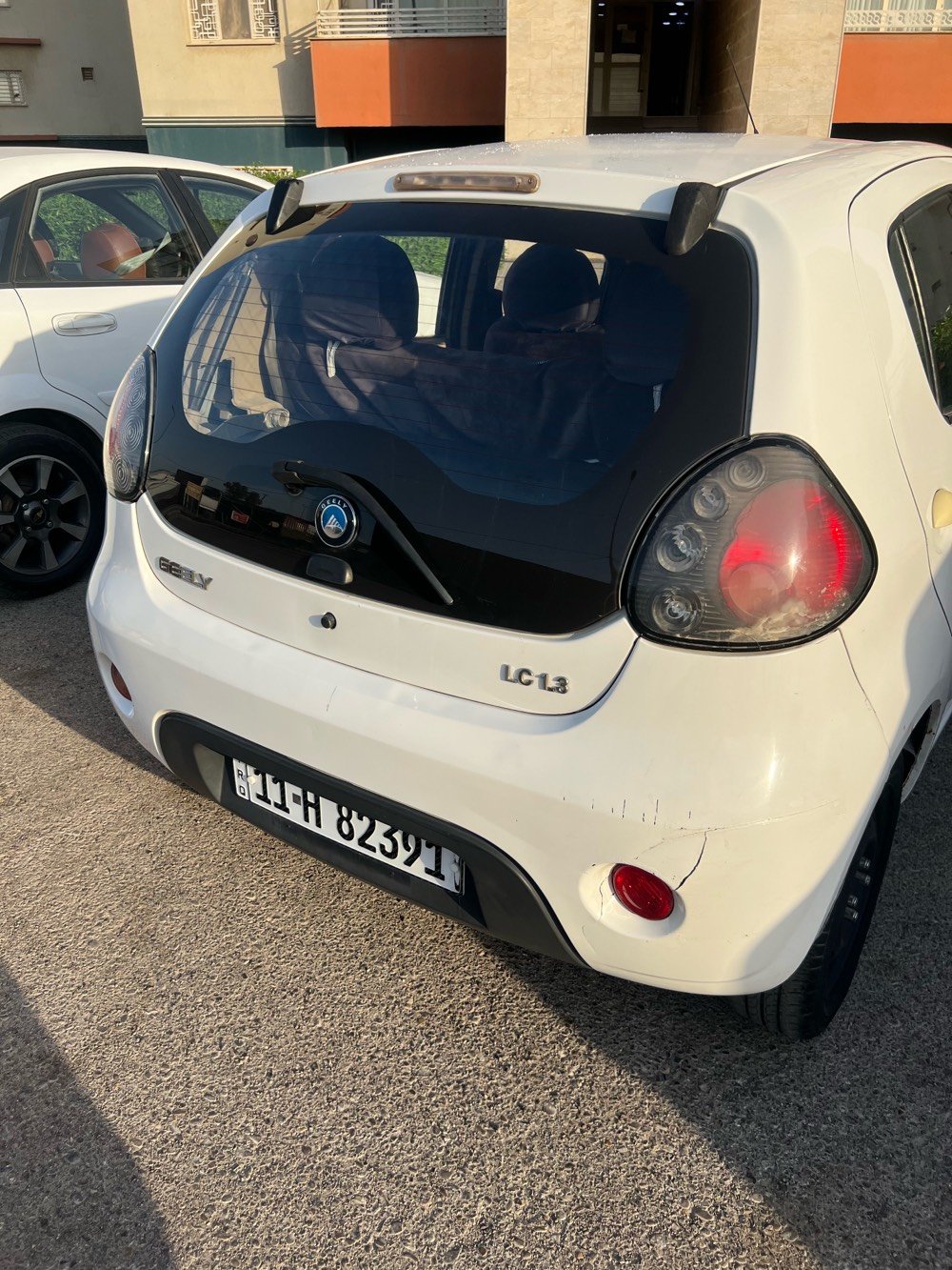 جيلي باندا للبيع فقط ٢٠١٢ 
ماشيه ٩٥ كم 
مبدل منضومه تبريد كامله  +حداديه صدر جديده
رقم بغداد انكليزي الجديد
بيه قطعين صبغ بدون دواخل  والسونار مرفق  ويه الصور   
سعر ٥٤ 
***********