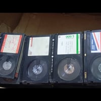 ١٠٠ كاسيت • ٥٠ VHS • ٥٠ بيتماكس