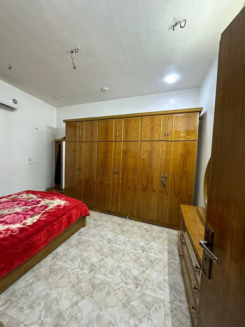 طابق واحد بناء جديد 

خدمات فول 

مي مجاري كهرباء 

قرب مستوصف جديد قرب كرار وائلي
باقي تفاصيل اتصل 
الاتصال ***********
السعر 118 مليون
