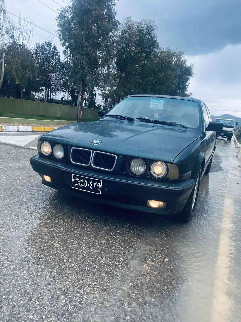 Bmw525i
سه نه وي سه وزي له كه له به شه رت 
موديل 92 
ته بريد ساردو گه رم
 دوجام كاره با 
مه كينه كه بس
نوكه ده رزي پيوه نيه 
پيشو دواي كه بس به شه رت 
موسو براوه ي به شه رت 
سعري 27گه لا و يه ك توز مه عامه له 
گورينه وه ش ئه كه م به شتيك به دلم بيت
***********
