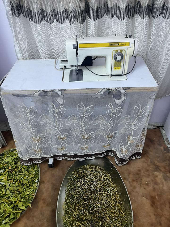 مكينه خياطه براذر باب اول اصلي ياباني شرط الفحص معا الميز كامل سعر 175وبيه مجال
***********
