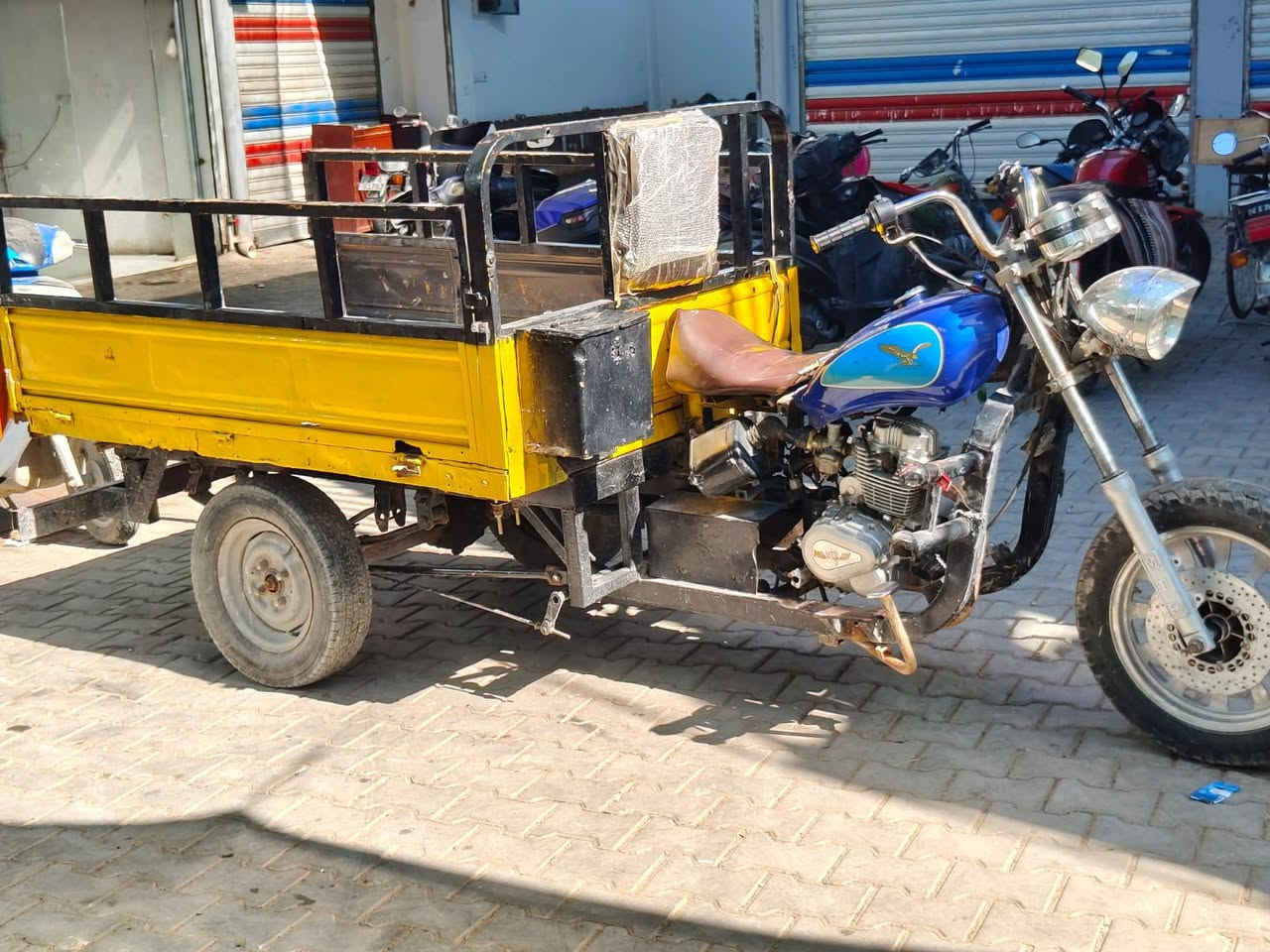 السلام عليكم ستوته امتيار البيع اوراق وبيه محرك 25  ما مفتوح بيه برقي السعر، 700 بيه مجال المكان واسط قضاء الحي الرقم ***********
