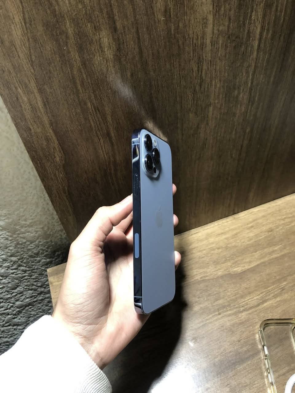 سلام عليكم ايفون 13 برو ماكس ذاكرة 256 بطاريه 95 الجهاز وتر بروف كلشي ممبدل بي وميعبر هوه سعر 700 ***********
