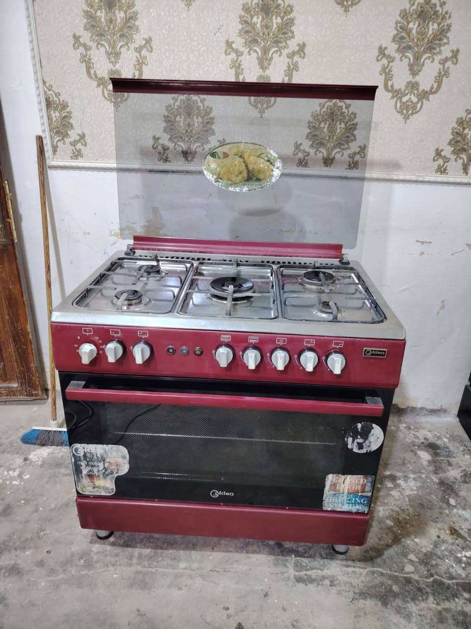 طباخ  ايطالي  نضيف كلش شرط الشغل سعر 225 متوفر توصيل مكانه بصره للتواصل ع الرقم ***********
