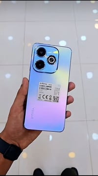 Infinix Hot 40i: الشاشة: 6.56 بوصة IPS LCD بدقة +HD، ومعدل تحديث 90Hz....