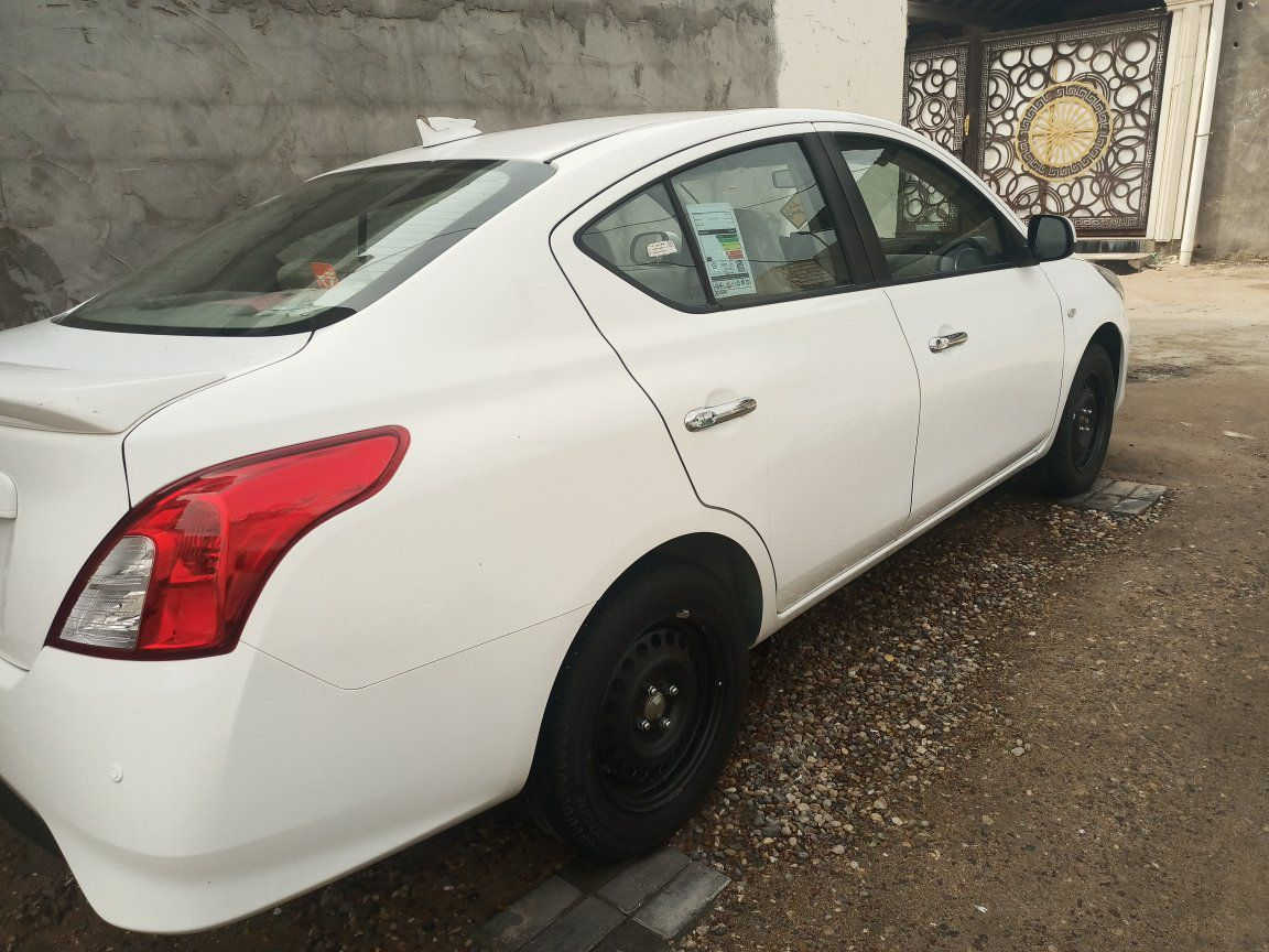 نيسان سني 24 هنديه ماشيه 7 تالاف بسم شركه الاعتماد شاشه اكزز اربع سماعات وكاله بسمي السعر 122 وبيهه مجال الي يعجبه يتصل مايعجبه لايحط تعليق سلبي ***********
