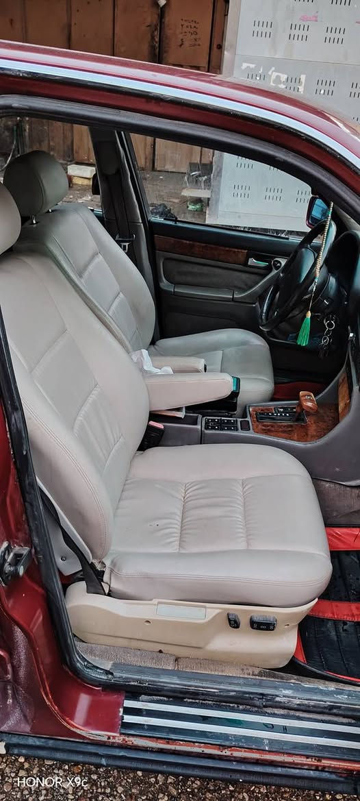 سلام عليكم
بي ام 730 اصل بيها 35 كير ومحرك خير من الله
كشنات كهربائية شغاله فتحة سقف شغاله تبريد شغال 
مصبوغه عام بيها جاملغ الخلفي جهة السايق 
السعر ٣٨ وبيها مجال قليل
***********
***********
