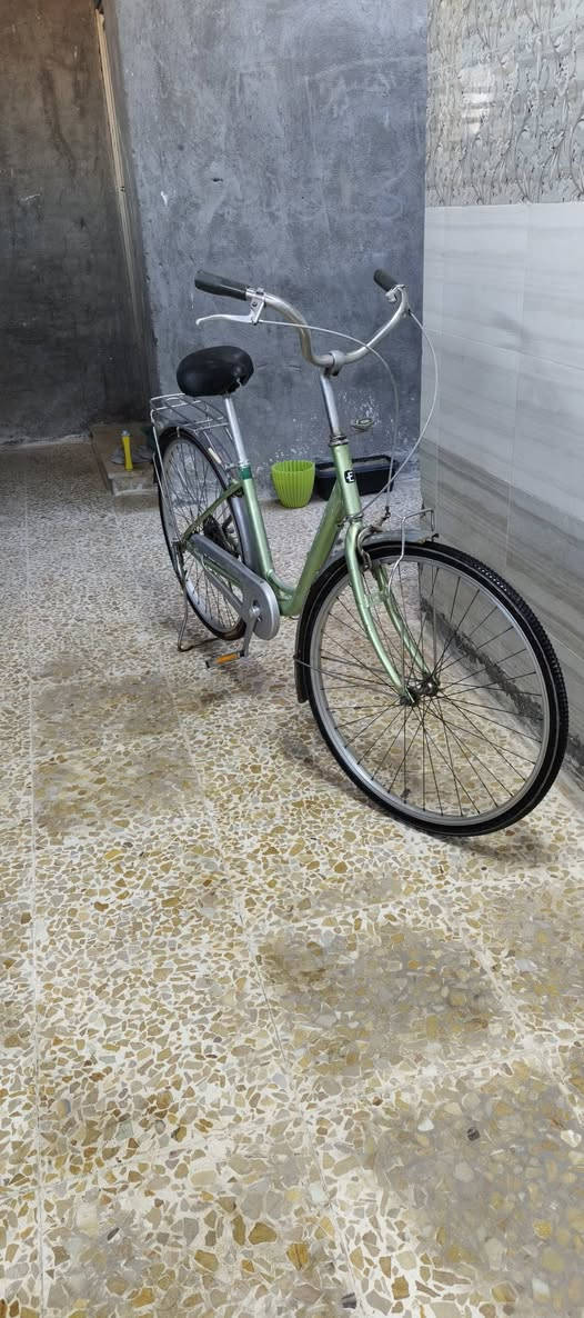 سلام عليكم باسكل بناتي حجم 26 لبلسكل مكفول حلو ونضيف سعر 75مكان تاجي سبع البور ***********🩵
