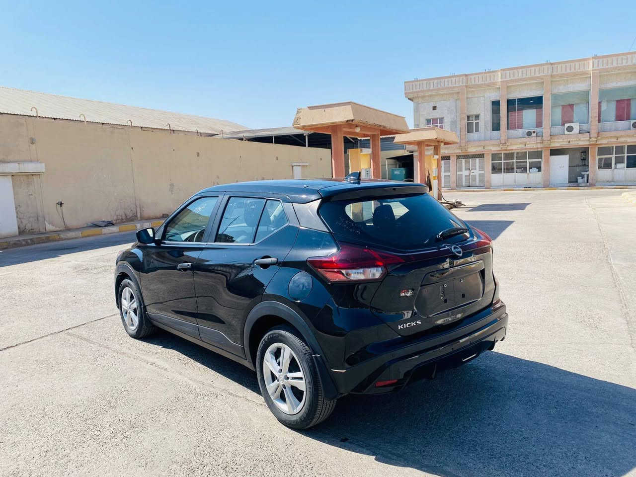 نيسان كيكز 2023 بونيد او جملغ صبغ ايرباك ستيرن طاك راجعين شريكه 

***********

مواصفات نص فول.   

بصمه.                      سعر 110$

رادار امامي 

رادار جانبي 

رادار خلفي 

حساسات خلفيه 

شاشه كبيره كاميرا 

ستيرن تحكم من الجهتين 

تبريد مركزي 

رقم كاتي تترقم محافظات شماليه شرط الترقيم دهوك, العراق
