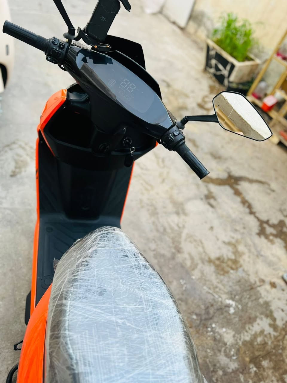 السلام عليكم
دراجة شحن للبيع 
نوع بنكو او فضائي 
ست بطاريات مصطرة كبار 
ملف 2500
دبل اشارة 
لايت زنون عالي ناصي 
اشارة يمين ويسار 
لون مميز برتقالي 
ومواصفاتهة متخلص شكد ما احجي عنهة 
رايدهة ب950 وبيهة مجال بسيط مستعجل على بيعتهة العنوان بغداد الزعفرانية اي استفسار ثاني خاص او رقم ***********
