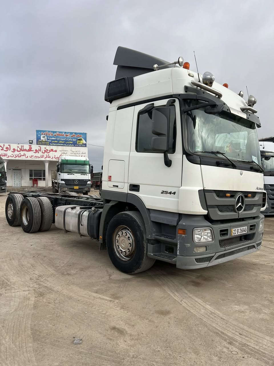 السلام وعليكم اقرأ تفاصيل واتصل ↙️✅
اكتروس موديل 2012 حجم 25.44 مواصفات هاف تبريد ثلاجه 
دبل مناميه شاصي جامبو رقم وسنويه جديده هزه وفحص جديده سياره حلوه و نظيفه رقم الهاتف قحطان معرض 
*********** كورك *********** اسيا 
معرض ابو قحطان واولاده العنوان موصل برطله سهل نينوى 
✅✈️
