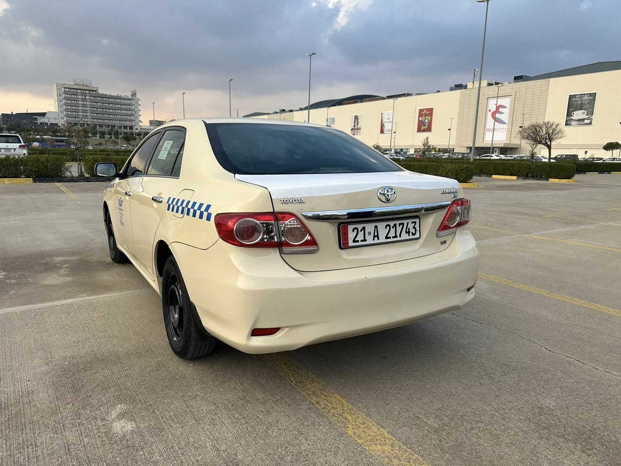 کرۆلا ٢٠١٢
سەنەوی تا ٢٠٣٠ تازەیە 
دوبارجەی بۆیاخە بئ ناوگرتن 
بەشەتی گیرو مەکینەو  هه موگیانی بەشەت 
مەکینە گەورە ١٨ هه موگیانی لەسەر دەقی شەریکە ماوە
***********
