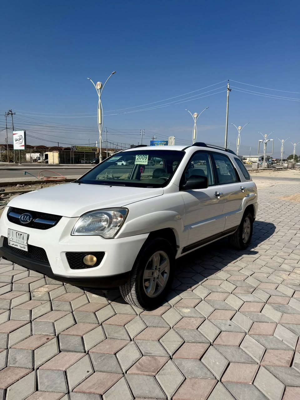 السلام عليكم 
سبورتج موديل 2009 كفاله عامه عده بارد اربع اصابع هيه رصعه ومسحوبه بارد السياره جديده بمعنه الكلمه وجاهزه من كلشي كير مكينه حداديه تخم تاير تبريد كلشي شغال 
وسونارها موجود بالمنشور 
السياره وارد خليجي 
رقم قادسيه تحويل ثاني يوم 
السعر 135 وبيها مجال 
رقم الهاتف ***********
