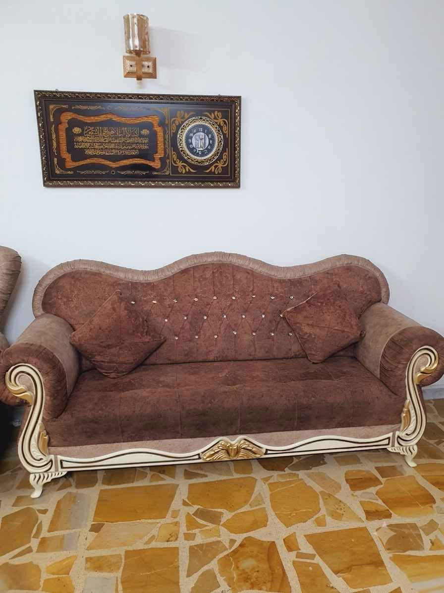 تخم قنفات مميز السعر 475 و بيها مجال 
(يحتوي على قنفتين كبار و كرسيين و ستوته)
الحالة: مستعمل نظيف جداً، الإسفنج والخشب بحالة ممتازة وقوية، والقماش جديد و محافظ على رونقه. بغداد, العراق


**إذا كنت صاحب هذا الإعلان وتريد حذفه لأي سبب، رجاءا أرسل رسالة إلى الدعم الفني**