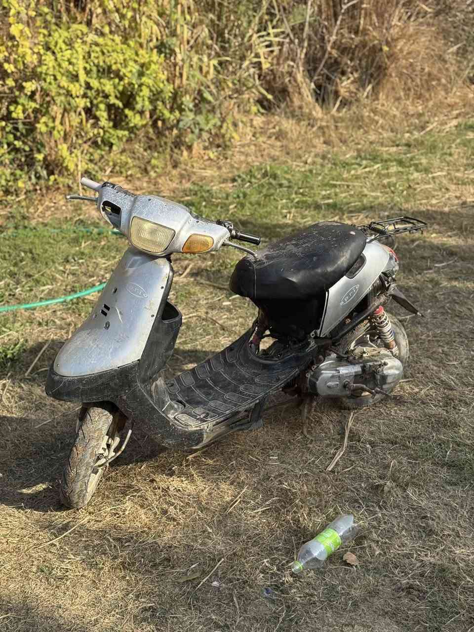 السلام عليكم دراجه بطه تشتغل بس ماتمشي  ماعرف شبيهه تاخذهه تحملهه وتروح جوم حديد قيم واخذ مكاني ديوانيه
 ***********
