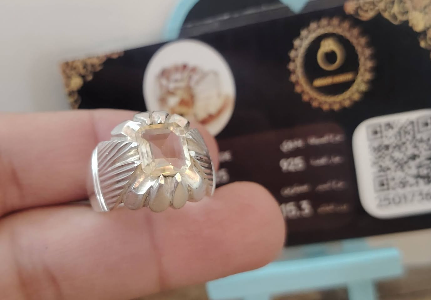 خاتم من حجر السترين الأفريقي الطبيعي
صياغه ثقيلة وجميلة فضه عيار ٩٢٥
مع شهادة المنشأ وضمان الخاتم الاصلي
يوجد توصيل إلى جميع المحافظات
التواصل ع الخاص او ع الواتساب ***********
