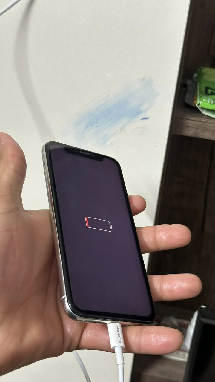 ايفون اكس العدد ثنين واحد تبديل شاشه ول ثاني شغال الذاكره 256 واحد بطاريه 100 والثاني 80 السعر 150 بيهن مجال مكان بغداد متواجد فيس وتساب ***********
