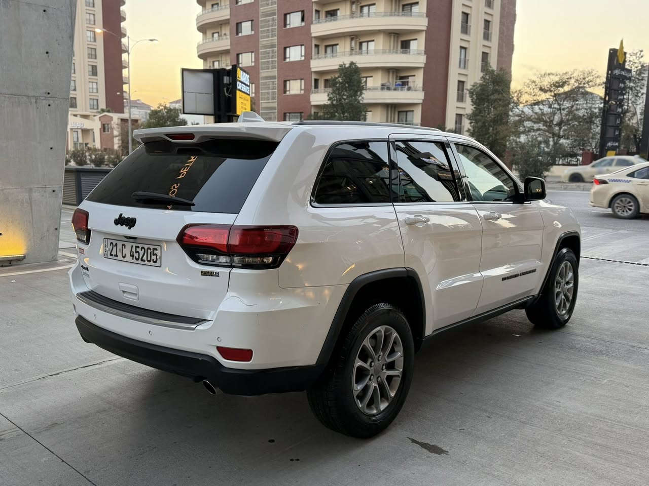 ﷽
‏‎ماشاءالله تبارك الرحمن 
للبيع جيب موديل ٢٠٢٢
مواصفات فوول بس بدون فتحه 
بصمه ، تشغل عن بعد ، شاشه جبير ، سندوق كهربائي ، فورويل ، فوليوم ، كشنات و ستيرن كهربائي و تدفئة بعد بيها هواي مواصفات 
ماشيه ٣٣ الف 
سيارة بدون ضرر قطعتين سرقه بدون دواخل او ارباك 1c4rjfagxnc121126
مكان السيارة/ سليمانيه 📍 
***********
