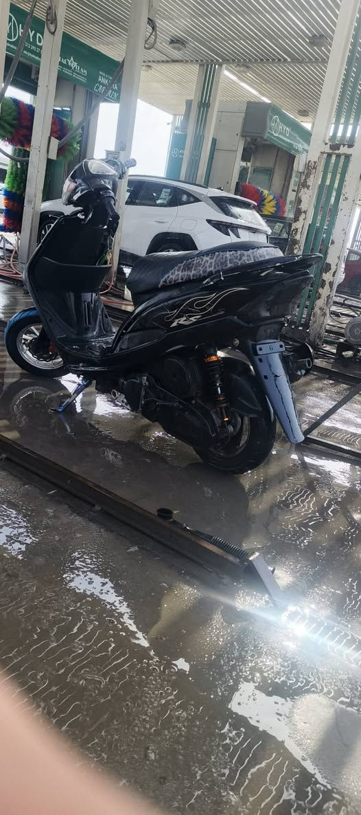 دراجه كله بلادي بيها تزويد
كشن رياضي اصلي 
استاند رياضي اصلي 
دبلات رياضي اصلي 
شيال رياضي اصلي 
تاير الامامي جلاتين رياضي اصلي 
ويل كب امامي 
قطرة دهن رياضي اصلي 
ول باقي كله بلادي 
دراجه معدل وشلعه خير من الله 
للاستفسار *********** 
السعر ٤٥٠ وقفل
دراجه نواقص الي بيها ستاند تعليك ول باتري ينراد اله شحن حت تشتغل سلف دراجه متروكه
