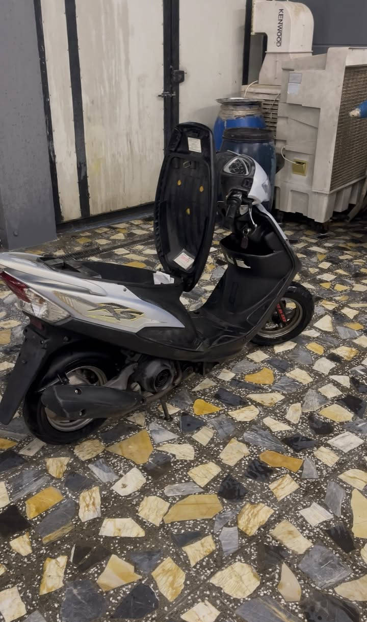 سلام عليكم ماكس عدله لون فيلي دراجه خير من الله كلشي فول كلشي بلادي الله شاهد دراجه خير منه الله علا نضافه علا حضنه تجي تفحصه وانطيك ضمان سنه محركه خير من الله 
ليكسر بسعره ليراسني 950 وبيه مجال حك جيه رقمي ***********
