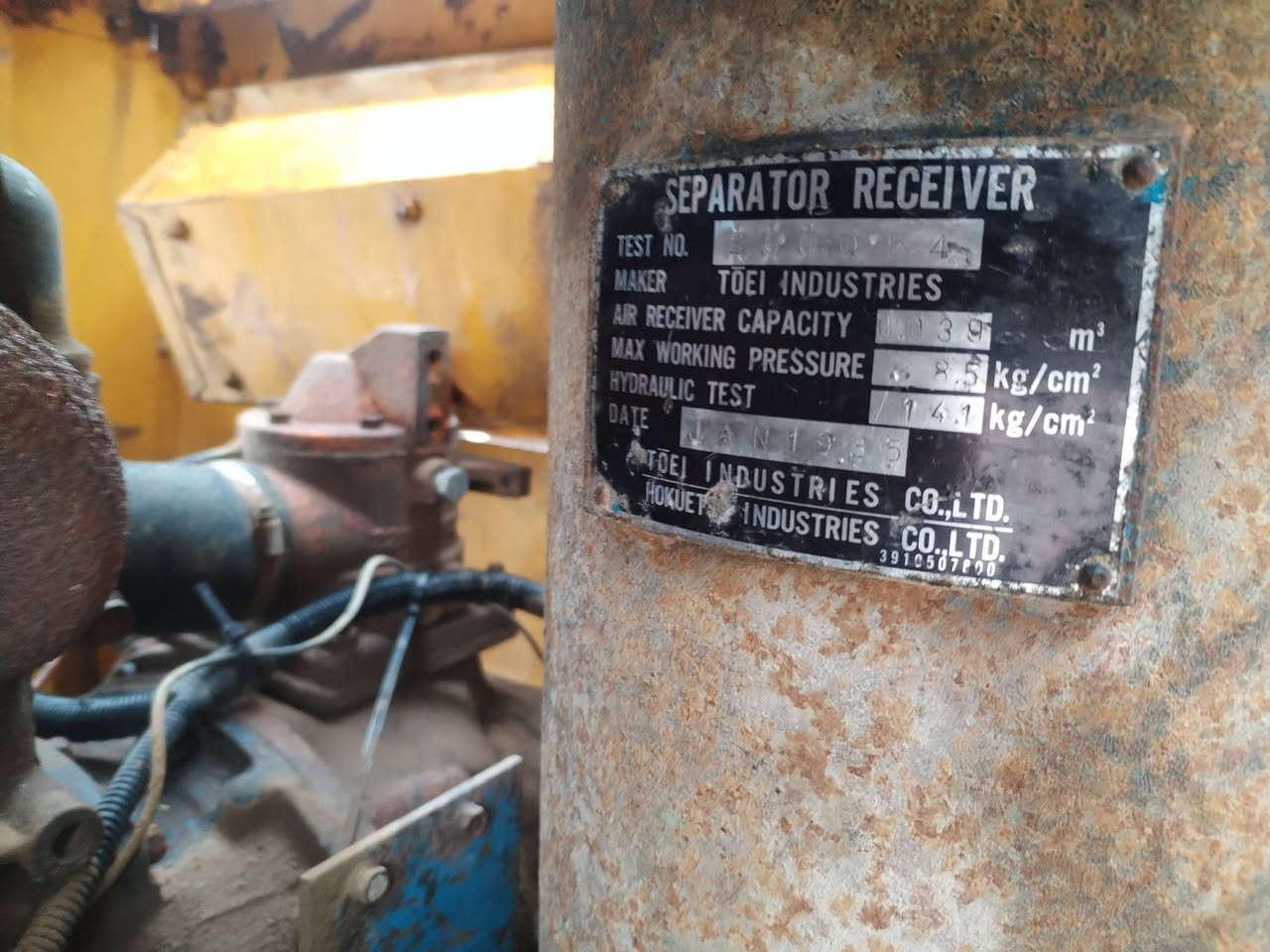 السلام عليكم كمبريسر للبيع ***********
