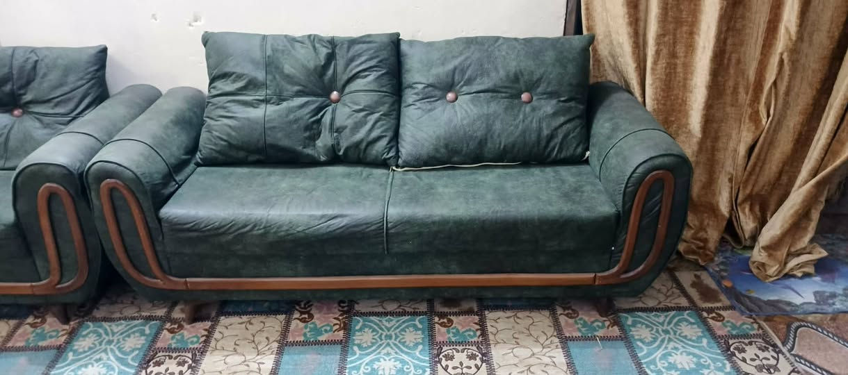 تخم قنفات ١٠ مقاعد لون زيتوني
للبيع السعر ٣٥٠ الف بيها مجال
الاتصال على الرقم ***********
