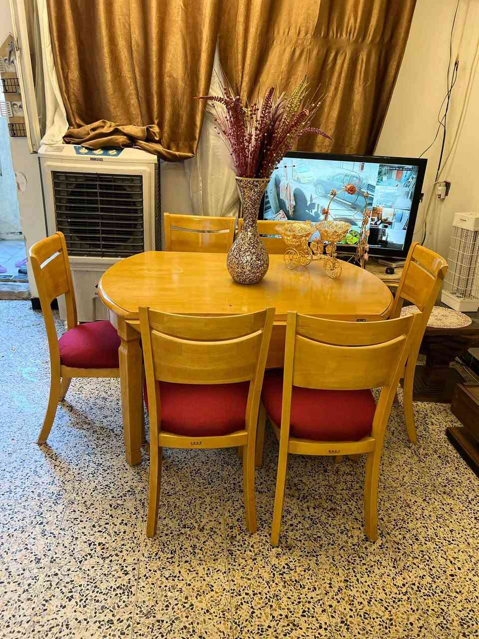 ميز طعام خشب طبيعي بلوط  السعر 320 تواصل ***********

