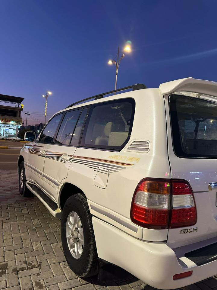 سلام عليكم لاندكروز 2007 اصل لا محدثه ولا معلايه رقم بغداد دولي بسمي لون صدفي ابيض مواصفاتها كير اوتو +فتحه سقف ماشيه 217000 بيها صفحه صبغ+جاملغ جهة السايق مكفوله من الگلبه والتجيه كير ومحرك بلشرط السعر 165وبيها مجال مكان السيارة كربلاء ***********
