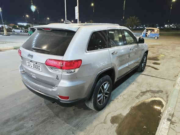 السلام عليكم
للبيع جيب كراند شيروكي لمتتد 2019 امريكي

محرك 3600

فول موصفات ماعدا البنوراما
ماشيه 93

السونار بل منشور البابين كلير

مكان السياره ميسان

السعر 185 وبيها مجال

***********
