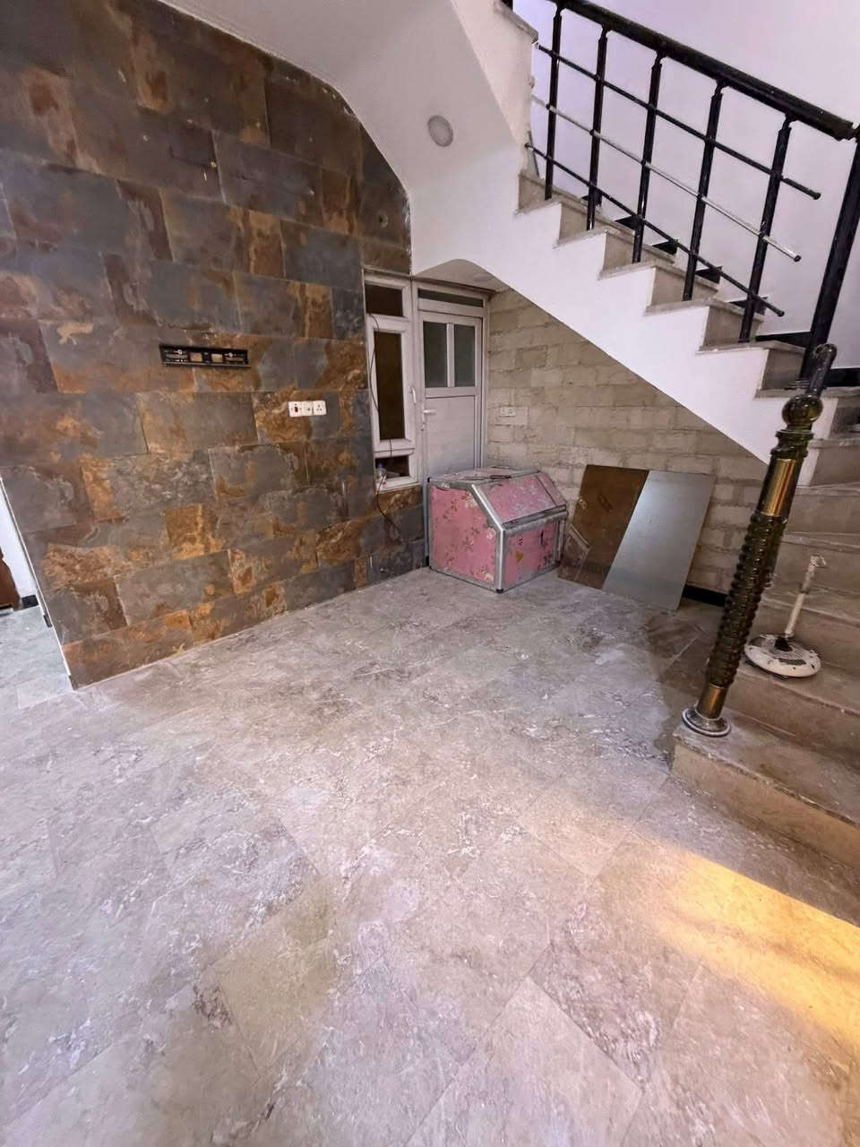 للايجار في السيديه
دار سكني مساحه 120 متر 

يتكون من مدخلين صاله مطبخ خدمات ثلاثه نوم 

سعره مليون موقع ضهر مدينه العاب السيديه 

للاستفسار 

***********

*********** 

مكتب عبدالله الرفيعي
