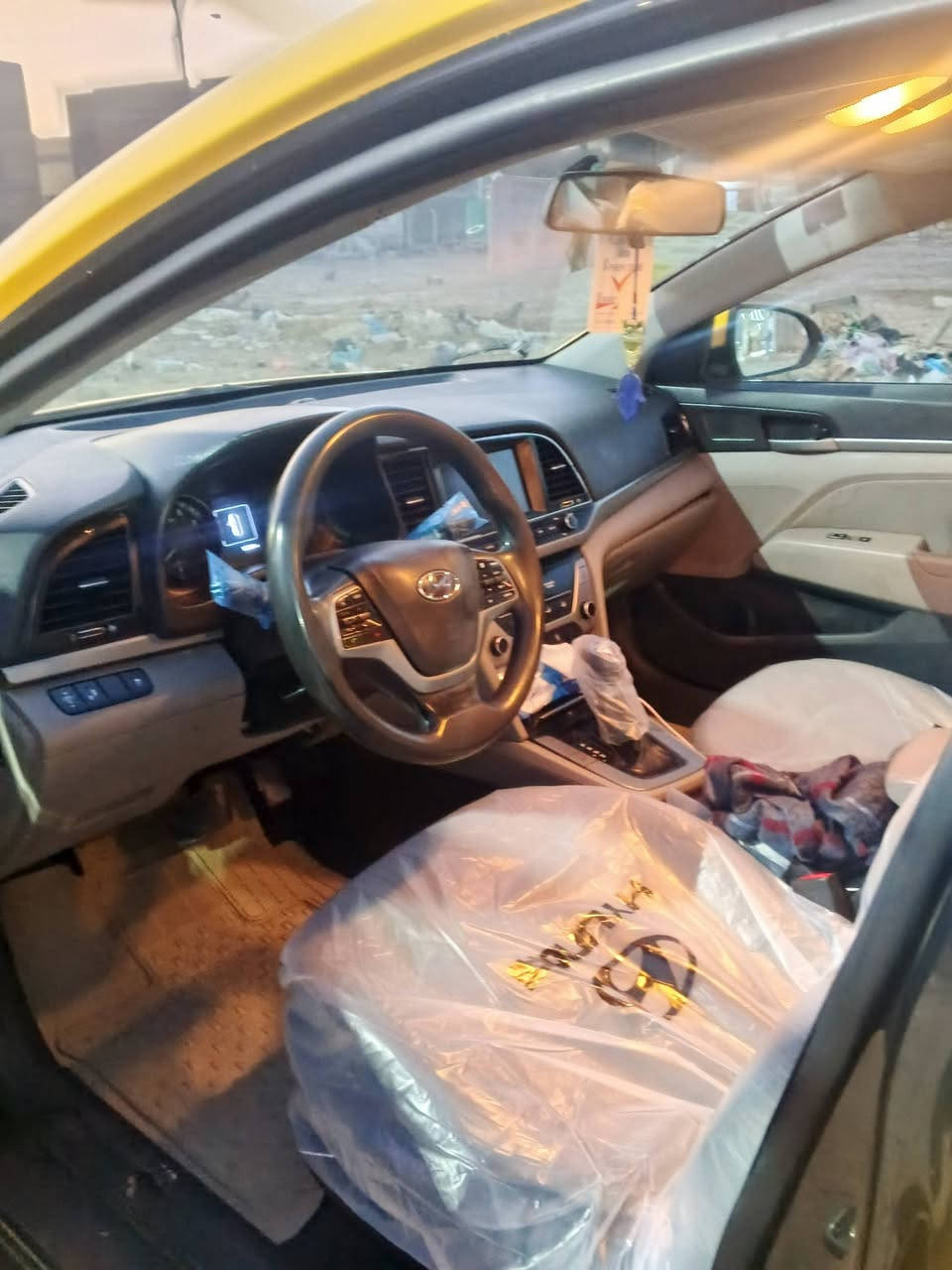 سلام عليكم الانترا موديل 2018 وارد امريكي حادثها جاملغ وبنيد بدون دواخل مكينه 2000 مصفره هيئه وغرامات جهازه من حداديه وتخم تأير ومكينه وكير شرط مداور ثاني يوم السعر 120 وبيه مجال بسيط حك الجيه ***********
