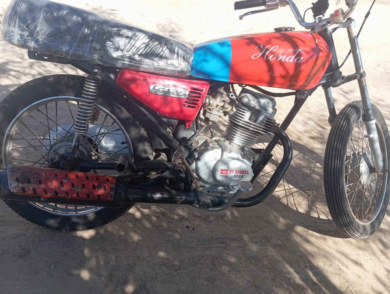 السلام عليكم دراجة كلك للبيع نضيفة ومحرك نضيف تايرات جدد كلشي ما عايزة مكان مشخاب وهاذة رقمي ***********
